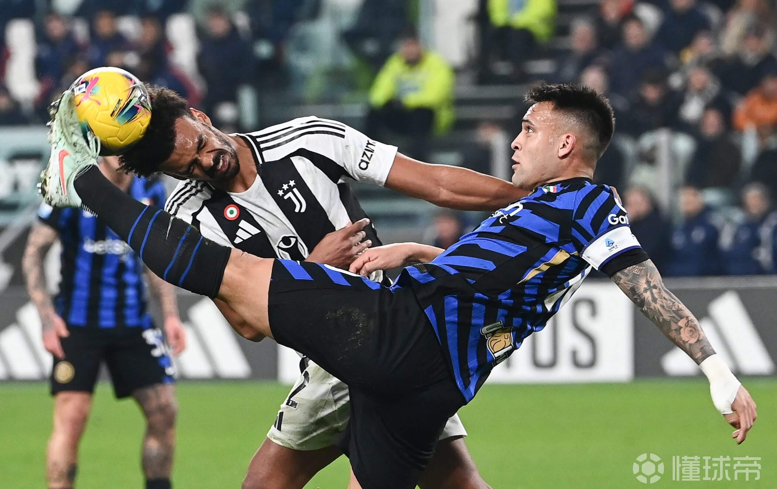 aoa体育馆-尤文图斯攻守俱佳，击溃对手