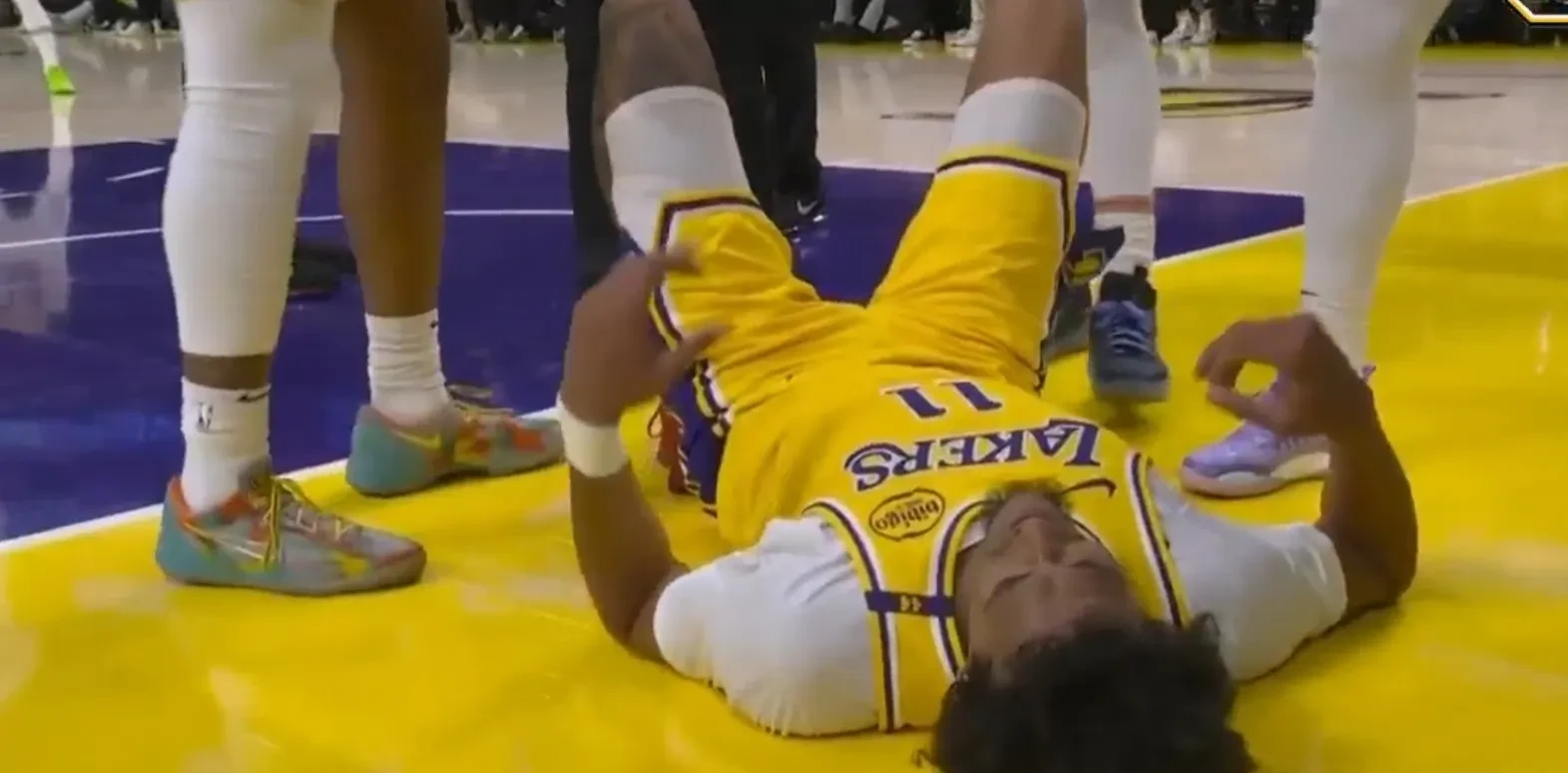 包含阿拉维斯球员受伤,恐缺席接下来的比赛的词条 包含阿拉维斯球员受伤,恐缺席接下来的比赛的词条