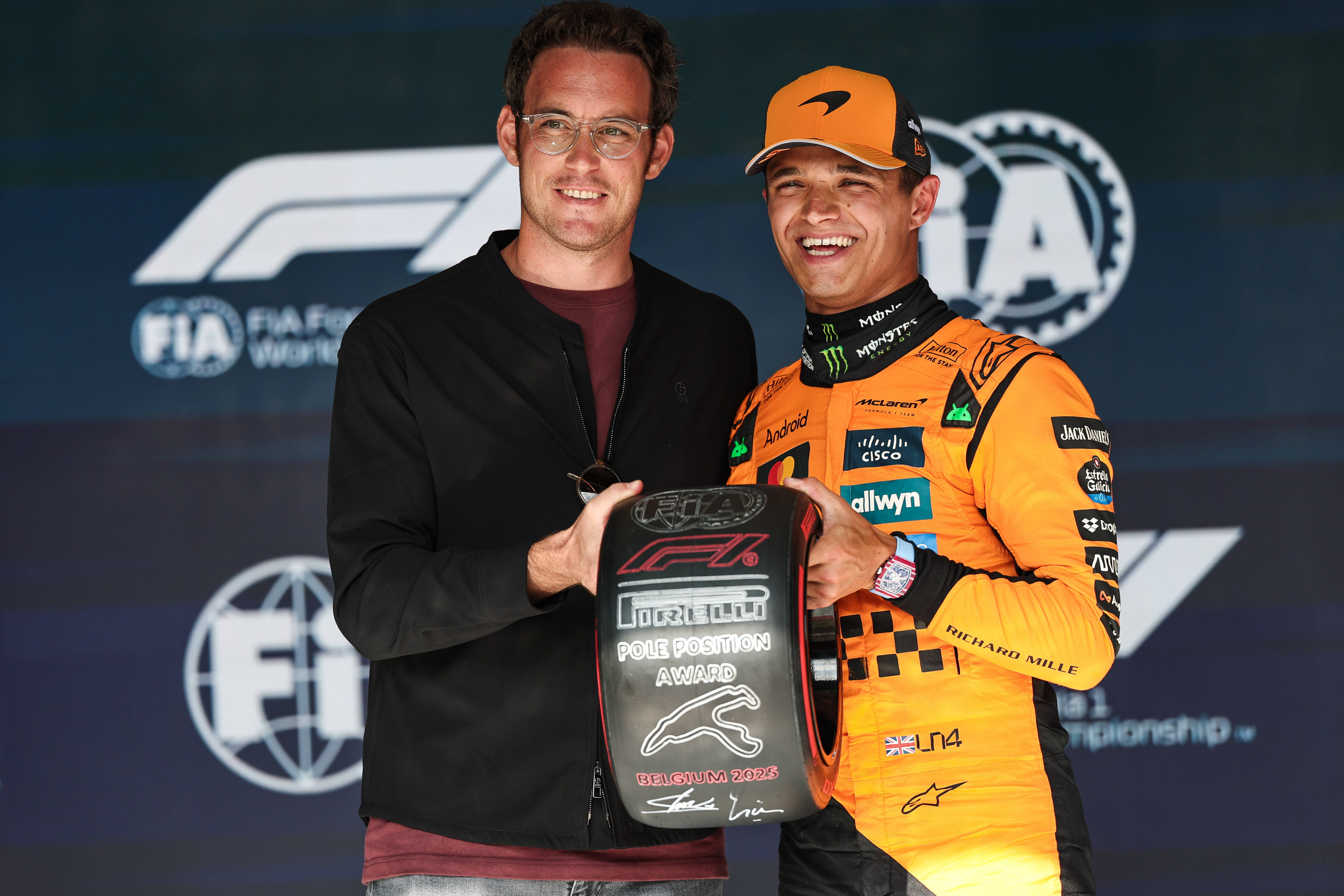 关于比利时队大胜对手，成功晋级淘汰赛的信息