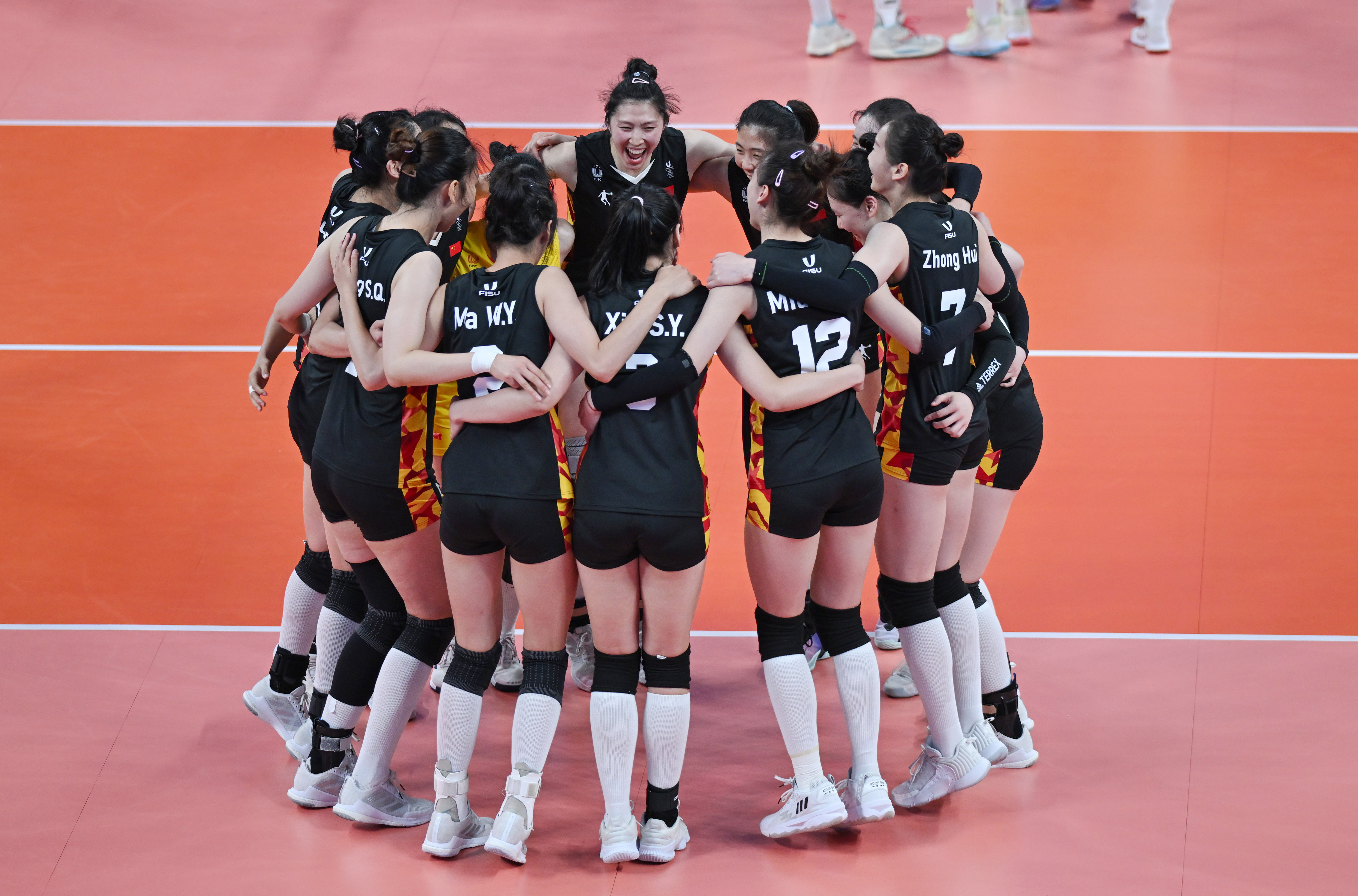 波兰队在比赛中取胜，晋级下一轮无忧