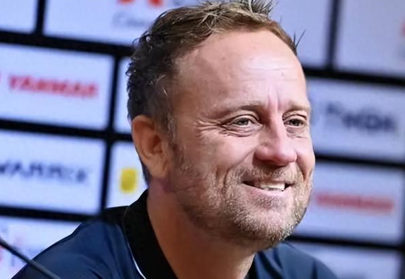 包含泰国豪强联手冲刺胜利，争夺半决赛资格的词条