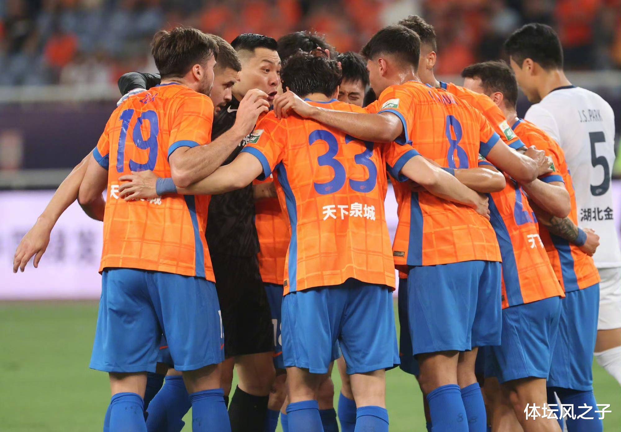 中场推进困难重重，前锋进攻困难重重的简单介绍