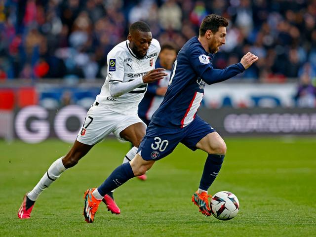 包含梅西传射巴黎，PSG客场轻取里昂的词条