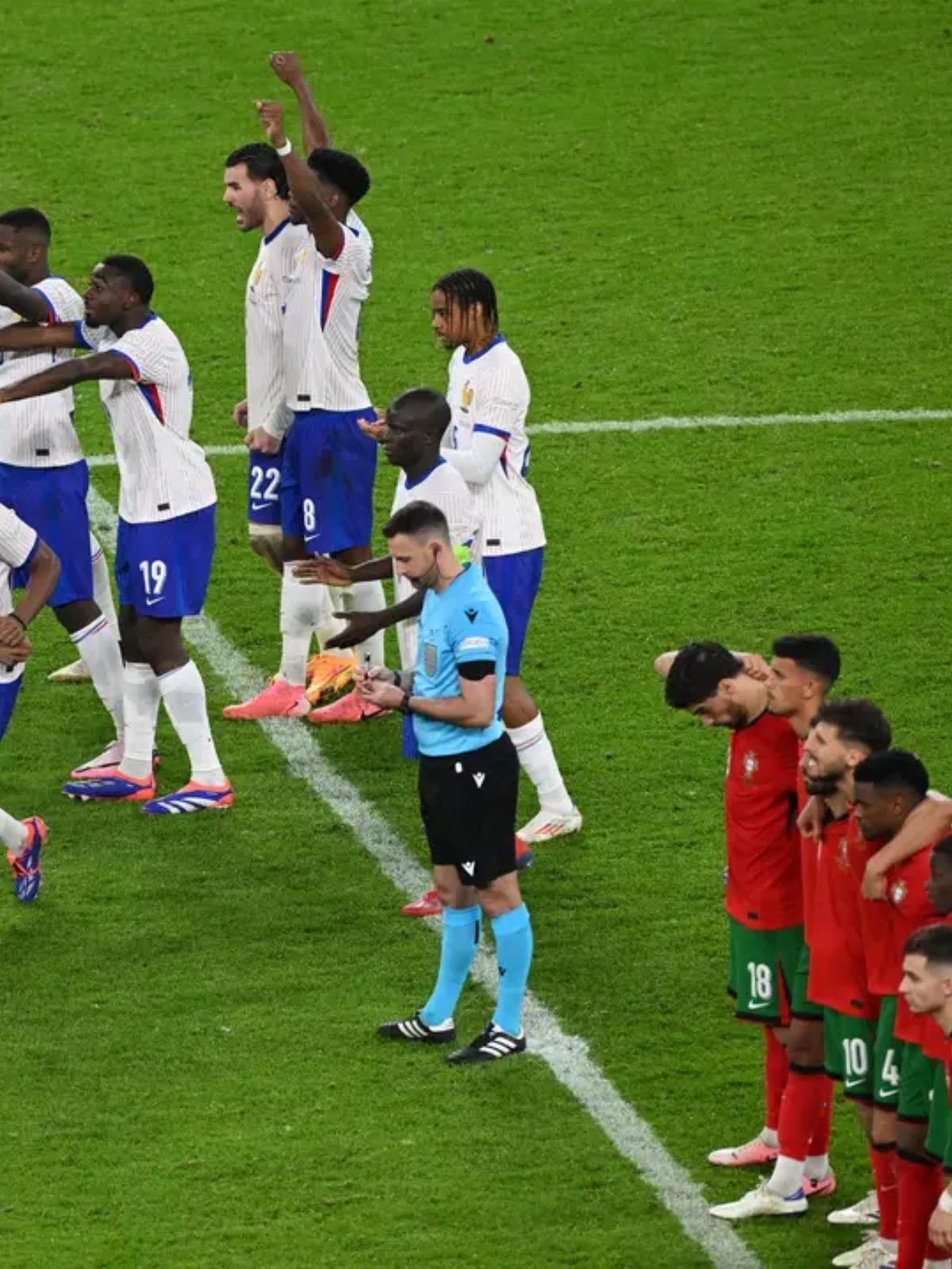 aoa体育新闻-包含欧洲队伍将在赛场上争夺无畏的词条